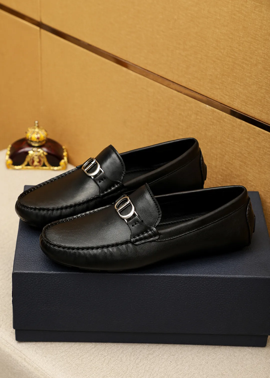 Men's shoes 💰420 💐 Product trademark: Dior "Dior" Doudou shoes Regular size: 38-44 (45🉑️customized) Product materials: Selected Italian imported first-layer calfskin upper + luxury hardware buckle, imported water-dyed sheep 🐑 leather lining. Strong three-dimensional visual effect, original outsole color: 3⃣️colors🉑️select